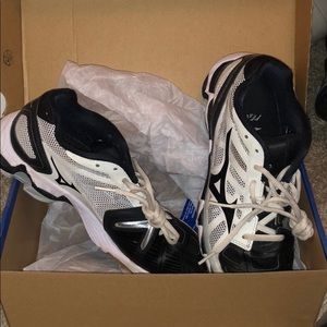 Mizuno volleyball shoes